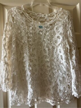 Beautiful, dainty battenburg lace top with self lined camisole.